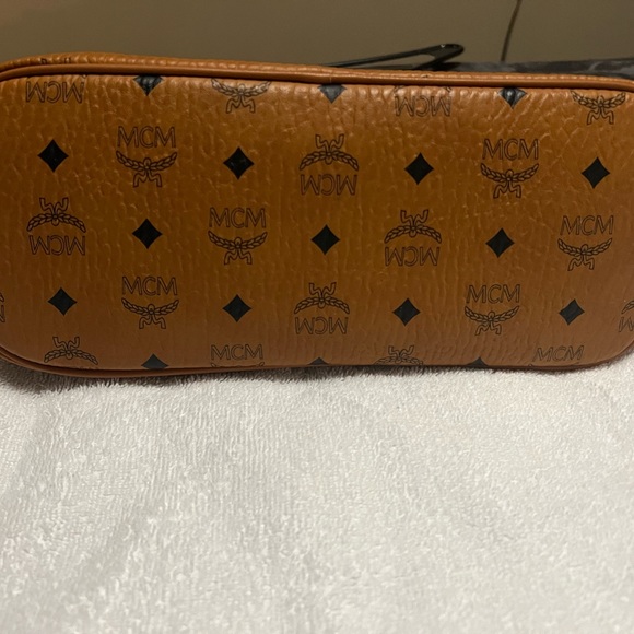 MCM - Picture 4 of 4